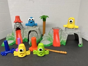 Vintage 2002 Hasboro Play-Doh Doh-Doh Island Abenteuer Vulkan Spielset + Extras - Bild 1 von 10