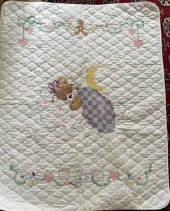 Crib Coverlet Quilt Sleeping Bear & Moon 34 x 42 Unfinished Back Handmade - Picture 1 of 6