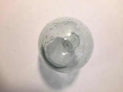 Flotador de pesca de vidrio - verde claro con burbujas de aire - soplado a mano Foto 1 de 4
