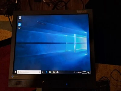 EIZO FLEXSCAN L565 17-inch Color LCD Monitor. NO STAND.  Has Scratches.   - Image 1 of 4