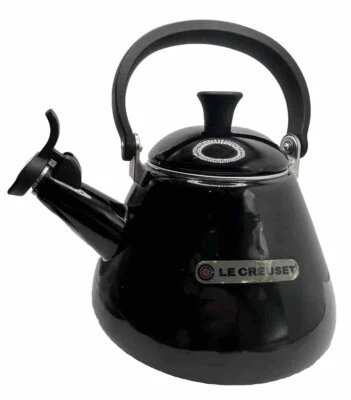 Tetera Le Creuset KONE esmaltada negra 1,7 cuartos de galón hecha en Francia  Foto 1 de 4