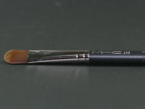 MAC 249 LARGE SHADER BRUSH - NEW IN SLEEVE - DISCONTINUED - Picture 1 of 1
