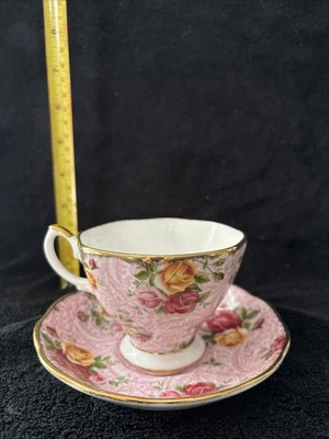 Royal Albert Old Country розовая сумеречная розовая кружевная чашка и блюдце с золотым краем - Изображение 1 из 2