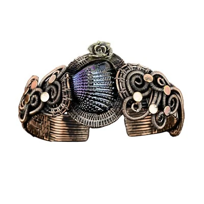 Brazalete ajustable con manguito de flores envuelto en alambre de cobre recubierto de titanio Foto 1 de 4