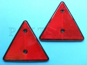 Reflectores de triángulo rojo para postes de valla de puerta de entrada y remolque de caja para caballos x 2 - Imagen 1 de 1