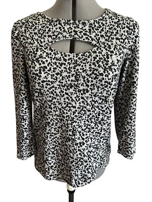 Top Adrienne Vittadini blanco y negro con estampado de animales mangas 3/4 recorte en el pecho Foto 1 de 4