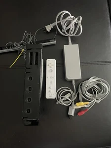 Consola Nintendo Wii Negra Con Mando Wii y Cables Compatible con GameCube - Imagen 1 de 8