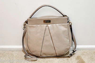 Bolso Marchive Hilli nuevo con etiquetas Marc by Marc Jacobs M0003000 color topo pálido precio de venta sugerido por el fabricante 448 USD Foto 1 de 2