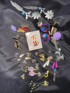 Lote de 26 pares de aretes perforados vintage gruesos de imitación de perlas colgantes - Imagen 1 de 4