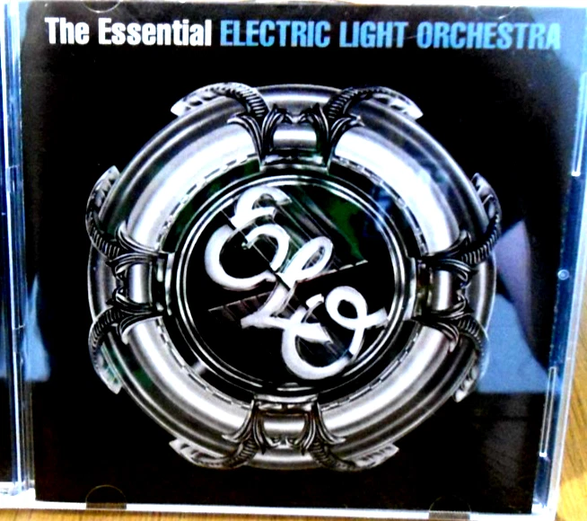ELECTRIC LIGHT ORCHESTRA - THE ESSENTIAL ELECTRIC LIGHT ORCHESTRA 2 X CD ALBUM - image 1 of 2