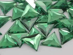 13mm Green Peridot .PD Flat Back Triangle Acrylic Gemstones - 50 Pieces - Picture 1 of 4
