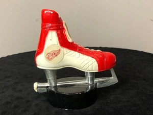 Vintage Scott Products Apribottiglie - Detroit Red Wings NHL Hockey 1968 - Foto 1 di 12