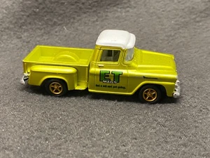 M2 1958 Chevrolet Apache ET Mags Stepside 1:64 Shop Truck Rubber Tires Detailed - Picture 1 of 6