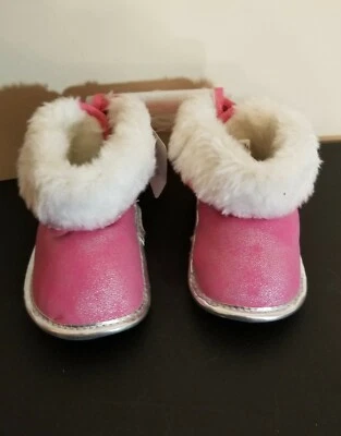 Nuevas botas de cuna rosa Raising Star para bebé niña 6-9 meses ~ talla 2, piel sintética  Foto 1 de 4