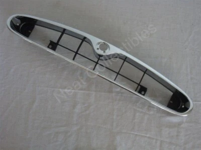 Parrilla delantera cromada con inserto negro Mercury Sable 1996-1997 como original NOS  Foto 1 de 4