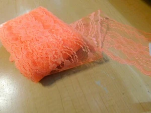 Raschel überbackene 4" Spitzenborte Koralle 17 3/4 Yards. (Polyester) - Bild 1 von 1
