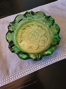 Vintage MCM Tiara Indiana Glass Large Emerald Green Lotus Flower Ashtray.  - Picture 1 of 5