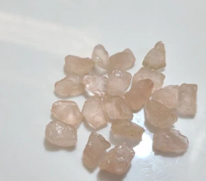 Wunderschöne Top Rosenquarz roh 20 Stück Größe 12-15 mm Rosenquarz Edelstein Schmuck - Bild 1 von 7