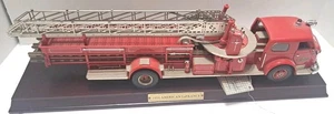 Camión de bomberos Franklin Mint 1954 American LaFrance escala 1/32 diecast con base - Imagen 1 de 15