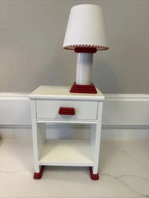 Vintage AMERICAN GIRL PC MOLLY BEDSIDE NIGHT STAND TABLE & LAMP Not Working - Image 1 of 4