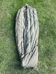 U.S Military Army Extreme Cold Weather Sleeping Bag Poly/Down 8465-01-033-8057 - Picture 1 of 4