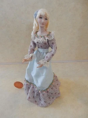 迷你娃娃屋 1: 12 比例 PORCELAIN BLONDE 蓝色粉红色女士 - PT60 — 第 1/4 张图片