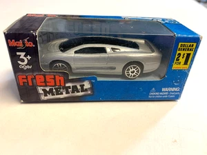 Jaguar Maisto Fresh Metals 2007 como nuevo en caja escala 1/64 plateado - Imagen 1 de 3
