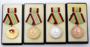 Satz MEDAILLE TREUE DIENSTE NVA Gold XX Silber Bronze Volksarmee NVA MfS Stasi - Picture 1 of 2