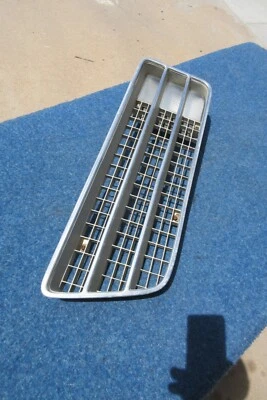 1976 Pontiac Ventura RIGHT GRILL & PARKLIGHT Good Used Original - Изображение 1 из 4