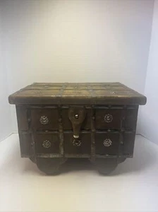 Vintage English Renaissance-Style Trunk with Wheels. ALAD - Picture 1 of 16