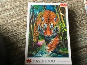 Greifender Tiger - 1000-teiliges Puzzle von Trefl - brandneu und versiegelt - Bild 1 von 3