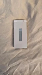 Sharp Aquos Keitai 4 A205SH 8GB ROM 1GB RAM Factory Unlocked Flip Phone - White - Picture 1 of 9