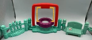 Fisher Price Little People Spielplatz Reifenschaukel plus Zaun 2003 O73 - Bild 1 von 3