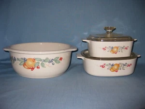 CORNING WARE FÜLLE, 2 KASSEROLLEN UND 1 CORELLE CORDINATES STEINZEUG - Bild 1 von 12