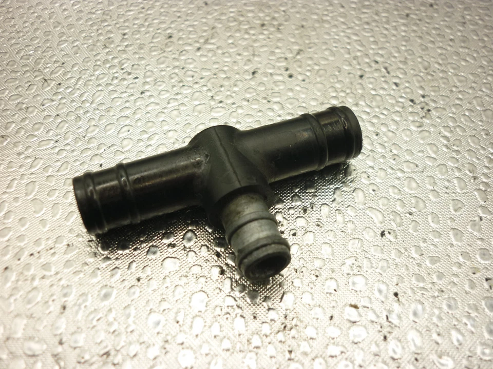 KAWASAKI GPZ750 1982 - 1985 UNITRAK CARB CARBURETTOR FUEL PIPE T PIECE - Imagem 1 de 1