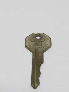 VINTAGE GM BRIGGS & STRATTON CORP KNOCK OUT KEY # 8293  - Picture 1 of 3