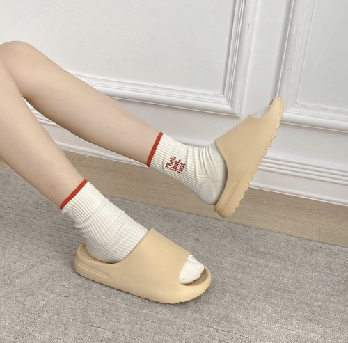 Ciabatte Slide Light Bone Modello Yeezy 42 43