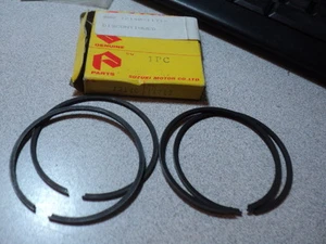 Suzuki T20 TC250 TC 250 1969 juego de anillos 1 mm de gran tamaño OEM 12140-11712  - Imagen 1 de 2