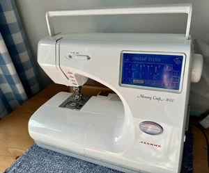 JANOME MEMORYCRAFT 9000 COMPUTERISED SEWING MACHINE +ACCESSORIES GREAT CONDITION - Picture 1 of 24