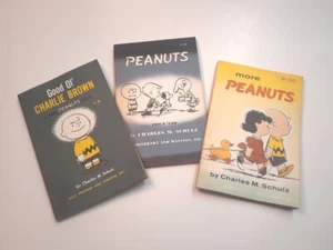Vintage Peanuts Snoopy Charlie Brown Comic Books Charles M. Schulz - Picture 1 of 19