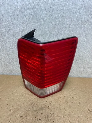 Chrysler Aspen 2007 2008 2009 luz trasera pasajero derecho lado derecho V0646 DW Foto 1 de 4