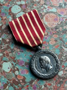 FRANCE MÉDAILLE COMMÉMORATIVE DE LA CAMPAGNE D'ITALIE 1859 SECOND EMPIRE BARRÉ - Picture 1 of 4