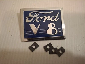 Ford Deluxe 1940 emblema de tapa de cubierta, azul, 01A-7043370-A - Imagen 1 de 2