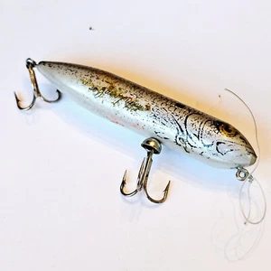 Vintage Heddon Zara Cucciolo Finitura G Shad Argento Superficie Pesca M818.1 - Foto 1 di 6
