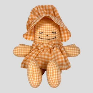 "Muñeca gingham naranja estampada de tela cosida a mano peluche niña con gorro de 14" - Imagen 1 de 5