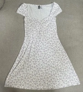 Mini Vestido Floral H&M Talla XS Blanco y Púrpura - Imagen 1 de 4