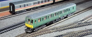 Lima 205137 BR Class 117 3 Car DMU in BR Green Livery, Excellent, Boxed - Picture 1 of 22