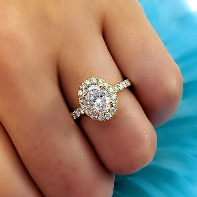 Anillo de compromiso con halo de diamantes de corte ovalado de 1,95 quilates pavé engaste en U H VS2 oro de 18 quilates GIA  Foto 1 de 4
