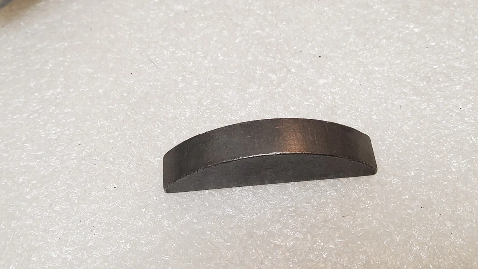 Llave Woodruff para cosechadora internacional NOS 118001 5/16x1 3/4x1/2 Foto 1 de 4