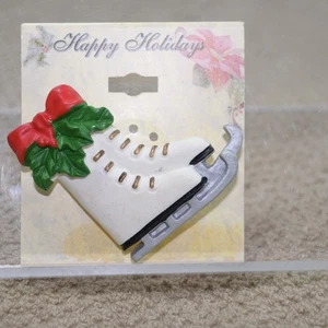 Christmas Brooch or pin plastic of a pair of ice skates - Picture 1 of 3